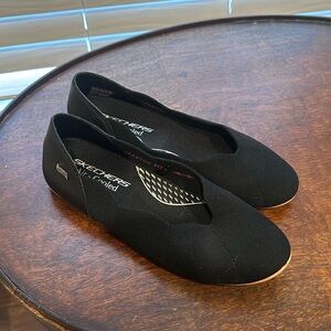 Black flat sketchers, arch fit air cold black worn once
